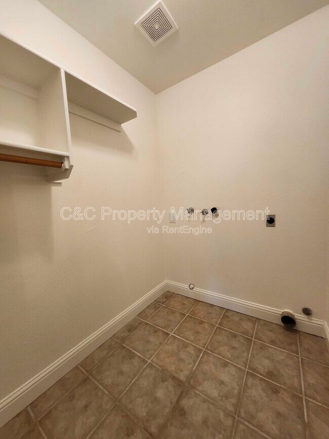 Building Photo - 2546 W Victor Ct