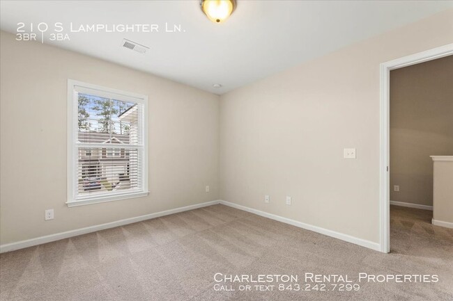 Building Photo - 210 S Lamplighter Ln