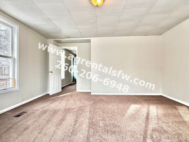 Building Photo - 3 Bedroom House