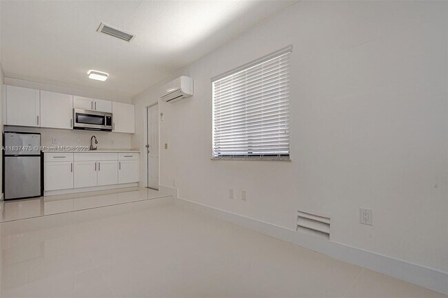 Building Photo - 15530 SW 68th Terrace