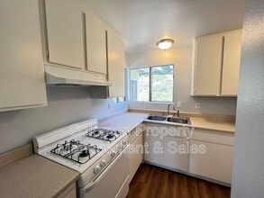 Building Photo - 4748 Sunny Hills Rd