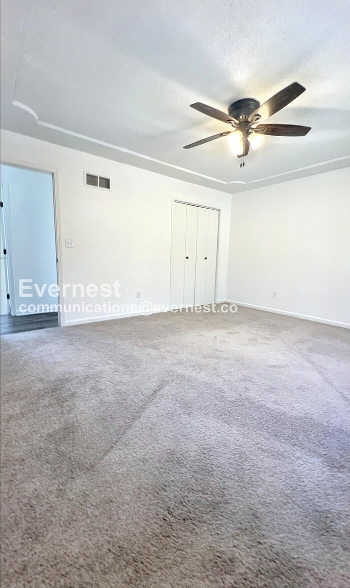 Building Photo - 325 Fawn Valley St