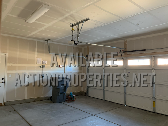 Building Photo - Solar - Whitney Ranch Brand New Home! 3Bed...