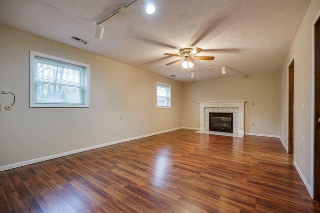 Building Photo - 4527 Williamsport Dr