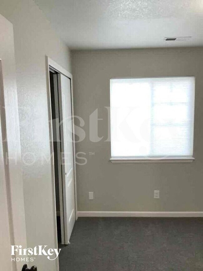 Building Photo - 6871 Kasson Dr