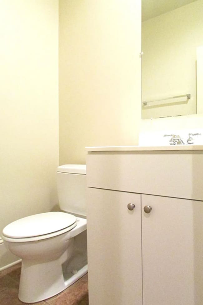 Building Photo - Beautiful 2bd 2.5 bath home!