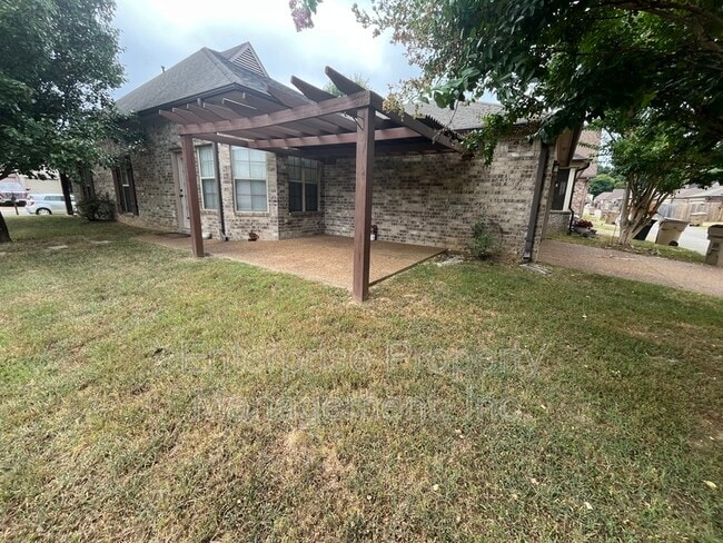 Building Photo - 6880 Lagrange Pines Rd
