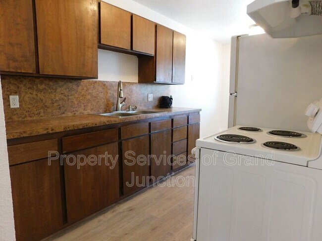 Building Photo - 3292 Lombardy Ln