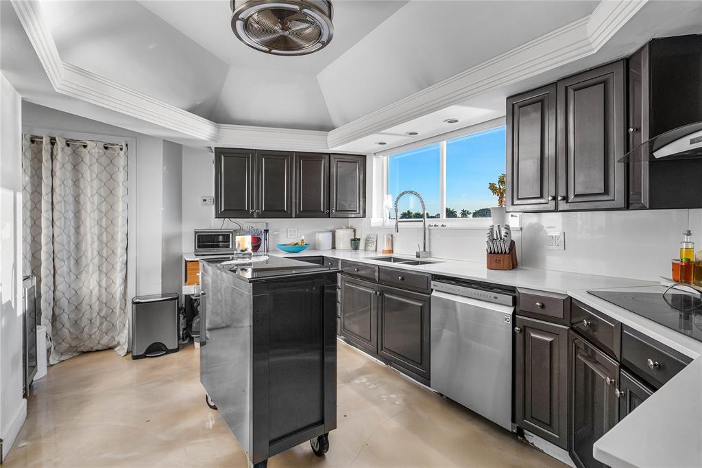 Building Photo - 333 Sunset Dr