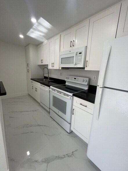 Building Photo - 4594 NW 79th Ave