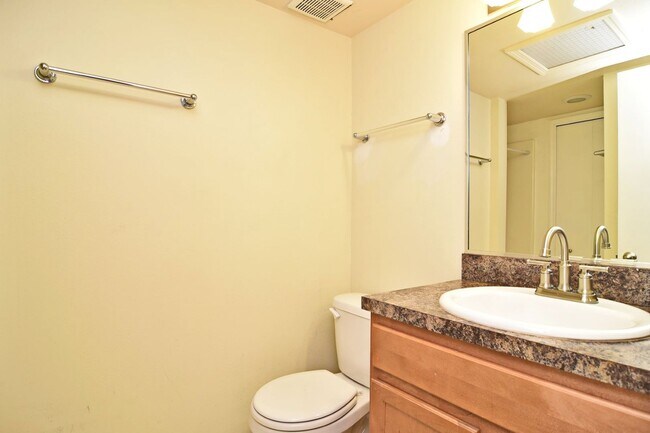 Building Photo - 2 Bed 2 Bath Audubon Place Condo