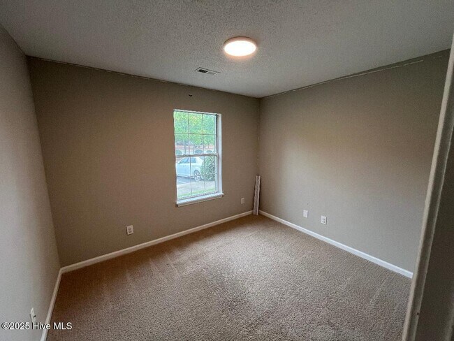 Building Photo - 2900 Mulberry Ln
