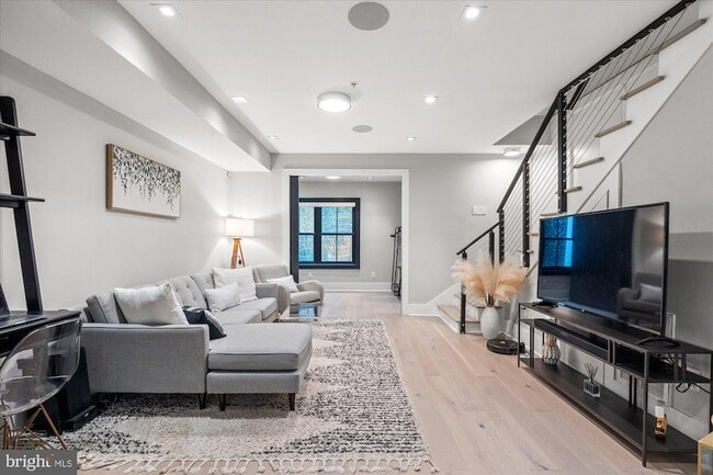 Building Photo - 1429 W Street NW Unit 1