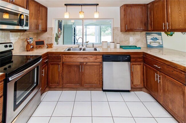 Building Photo - 3526 Overland Dr