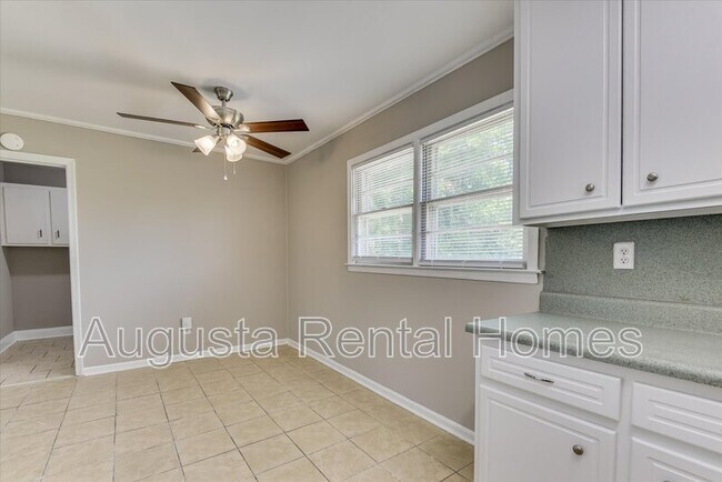 Building Photo - 623 Aiken St