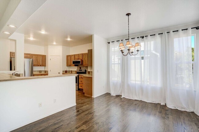 Building Photo - D20 5bdrm Home on Quiet Street in North Co...