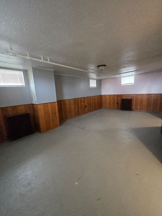 Building Photo - 4 bed, 3 bath house in the country