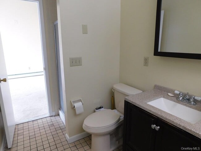 Building Photo - 729 Hewitt Ln