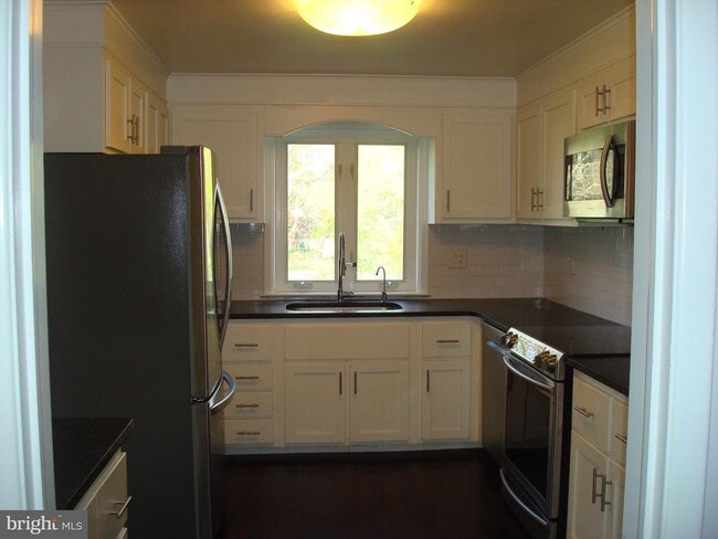 Building Photo - 1346 Faucett Dr