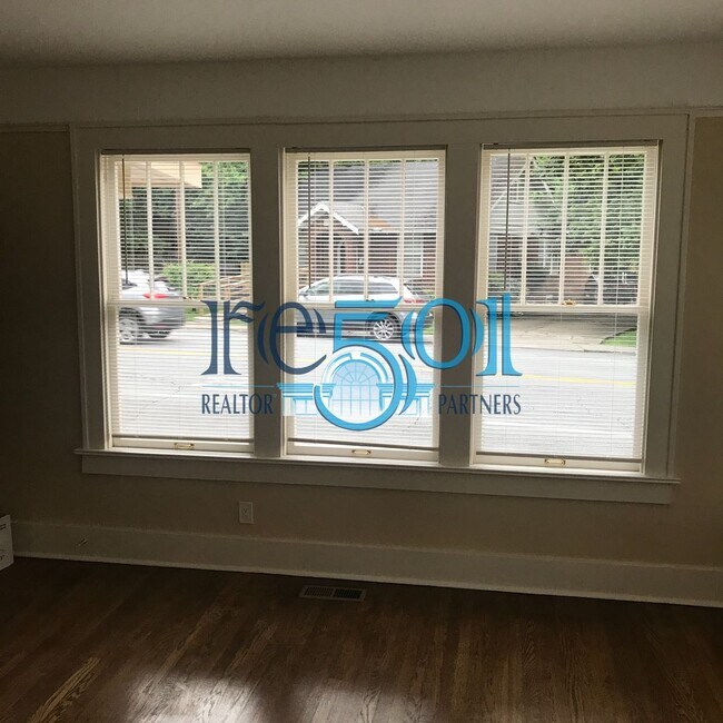 Building Photo - 1305 Kavanaugh Blvd