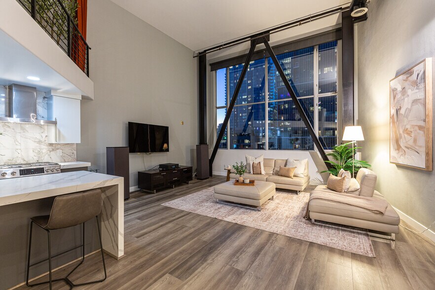 Building Photo - 346 1st St