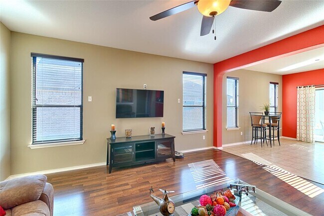 Building Photo - 505 Willow Walk Dr