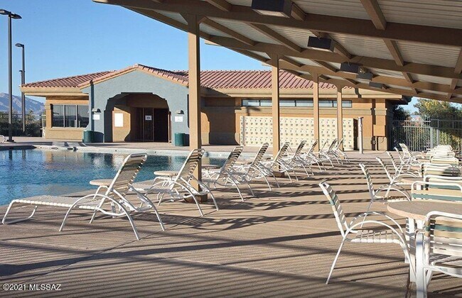 Building Photo - 2 Bedroom with Den in Red Rock
