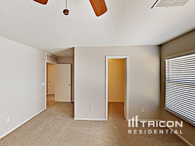 Building Photo - 45438 W Guilder Ave