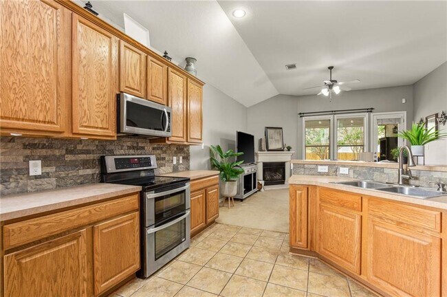 Building Photo - 2800 Mission Tejas Dr