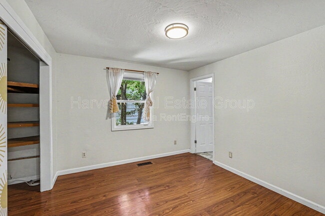 Building Photo - 1824 9th St