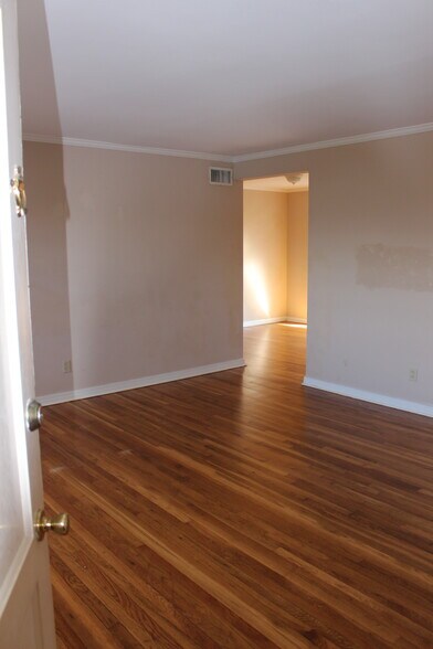 Building Photo - 1208 34th St S