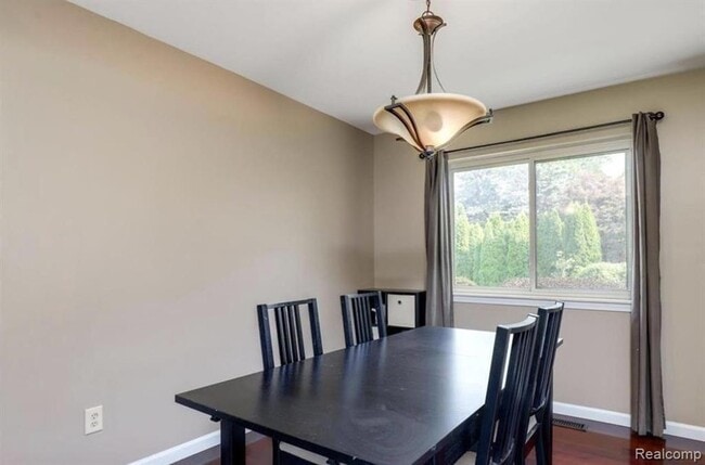 Building Photo - 2508 Coral Dr