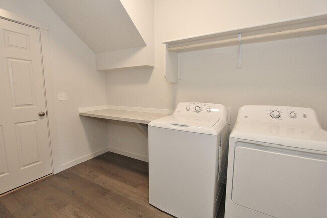 Building Photo - Stunning Single-Level w/Upper Bonus Room Home