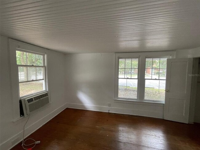 Building Photo - 2635 W University Ave