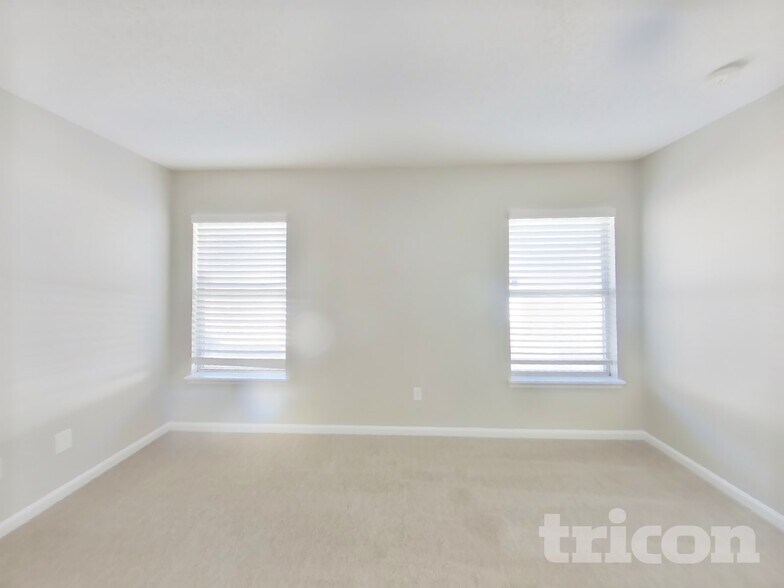 Building Photo - 6669 Southern Oaks Dr