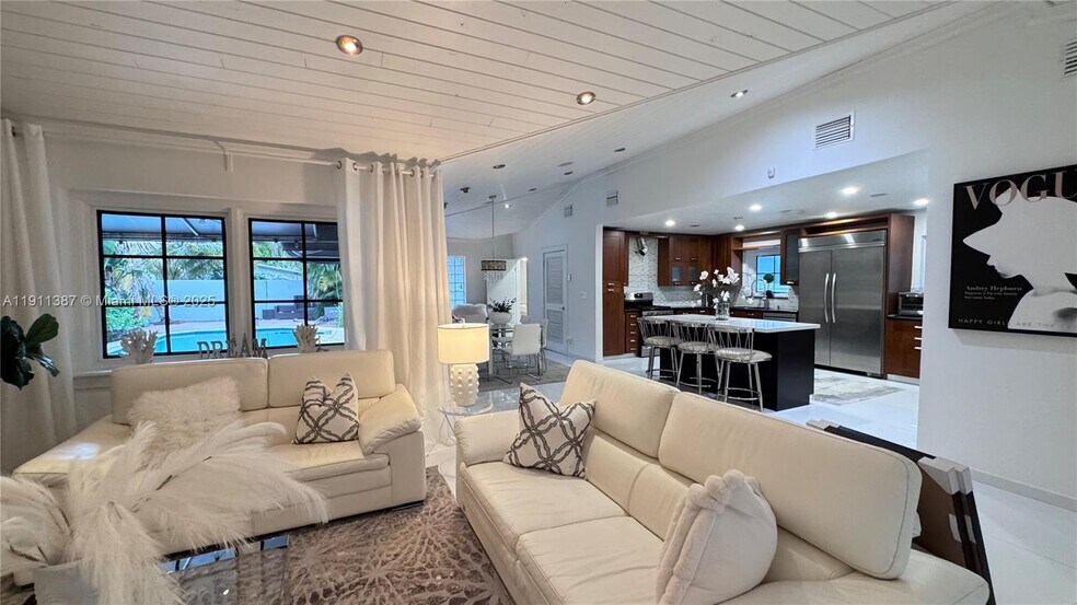 Building Photo - 1332 Van Buren St