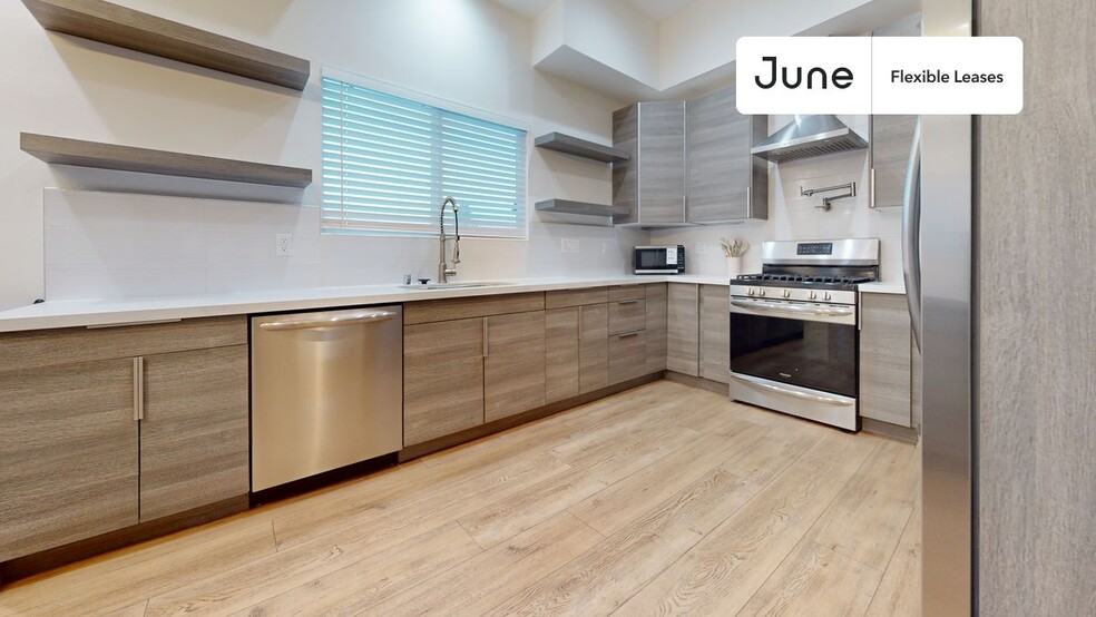 Building Photo - 5637 Riverton Ave
