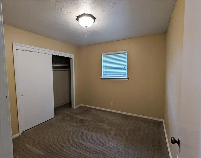 Building Photo - 1404 Heather Ln
