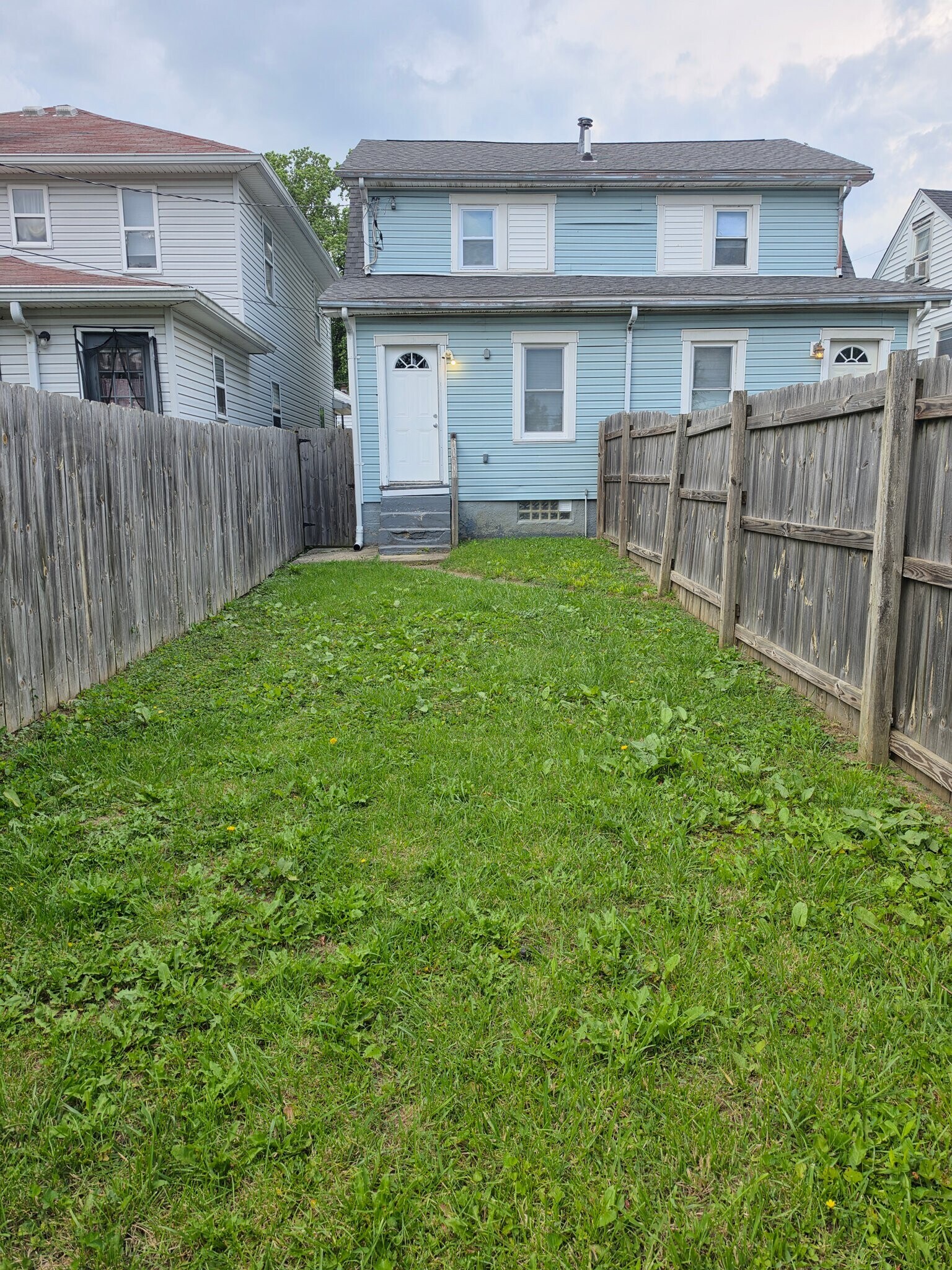 Building Photo - 1620 Gummer Ave