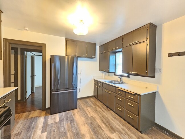 Building Photo - 829 S Ivory St