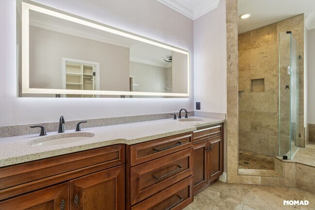 Building Photo - Spacious 4BR House in Pensacola; Pool