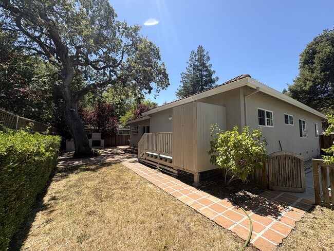 Building Photo - Spacious 3BR + Office | 2,150 SF | 2-Car Garage | Prime Menlo Park