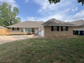 Building Photo - 2617 NW 112th St