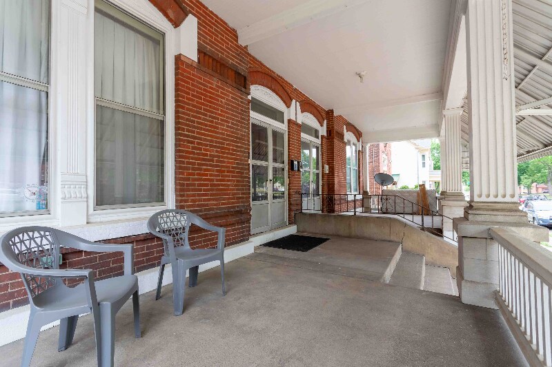 Building Photo - 1660 Iowa St