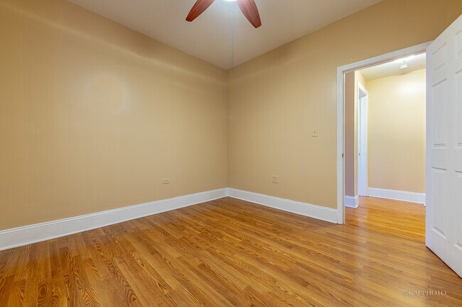 Building Photo - 6819 S Ridgeland Ave