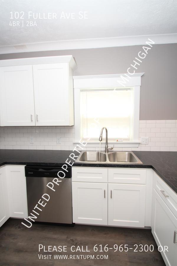 Building Photo - 102 Fuller Ave SE