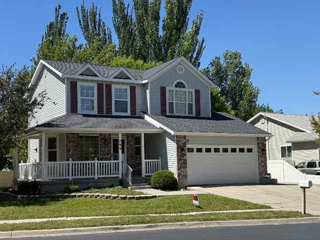 Building Photo - 799 Country Club Dr
