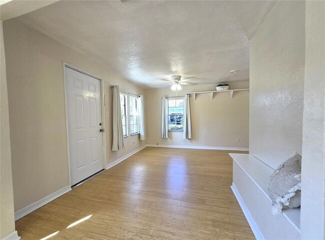 Building Photo - 309 Lakedale Dr