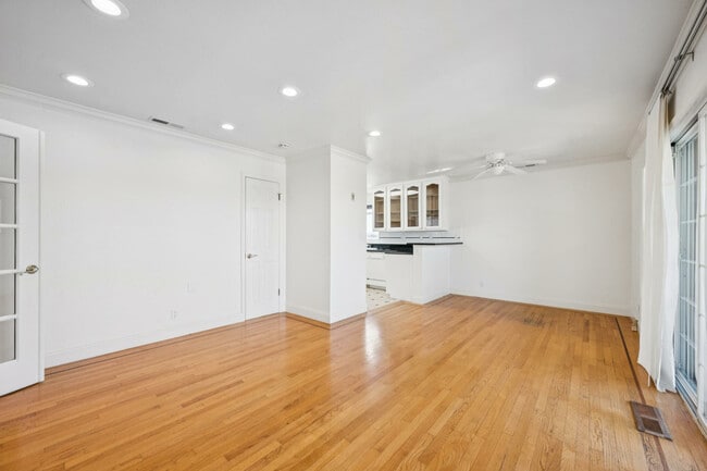 Building Photo - 114 San Marino Dr