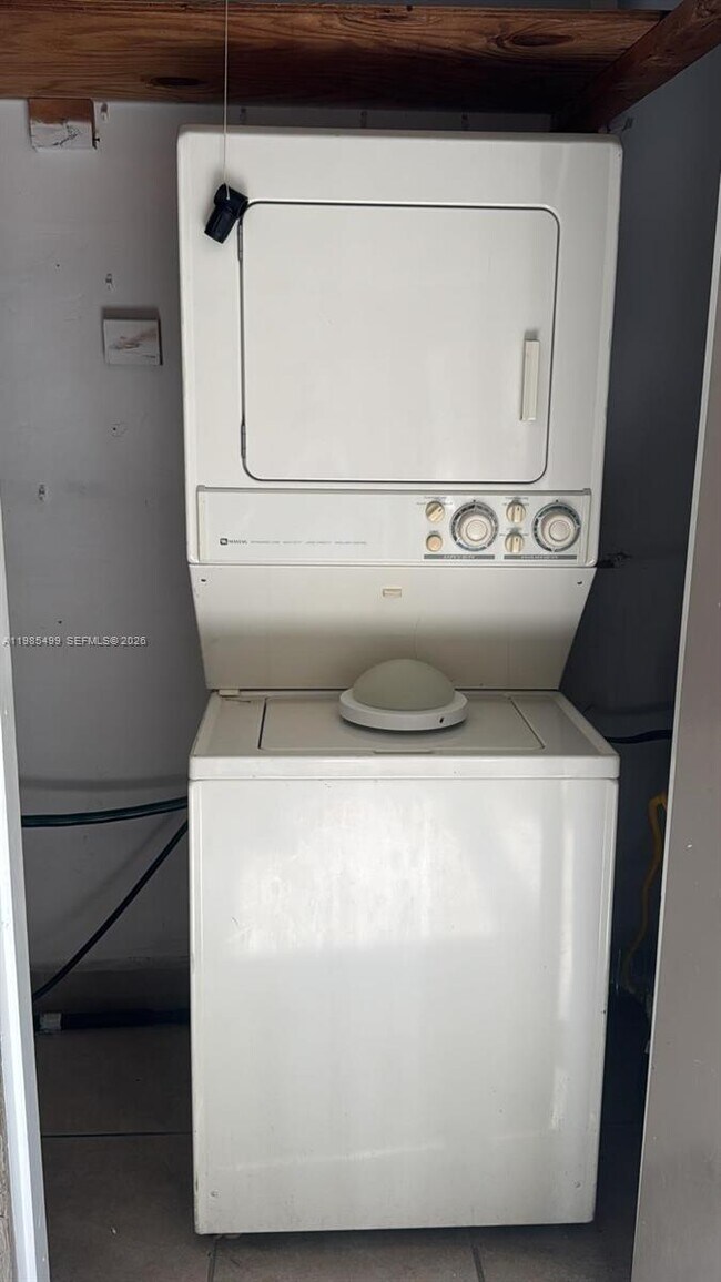 Building Photo - 15320 SW 106th Terrace